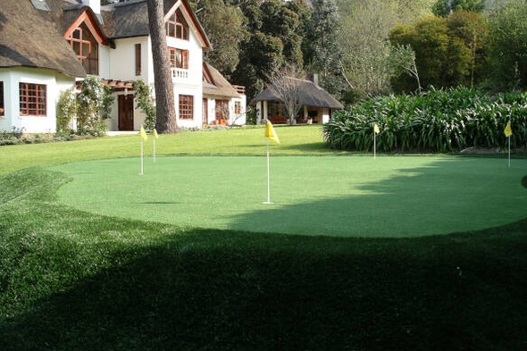 Kennewick backyard putting green